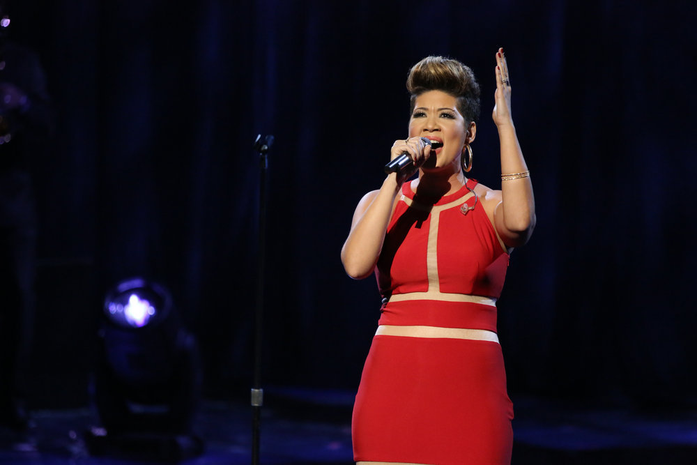 Tessanne Chin performing Whitney Houston's I have nothing on NBC The Voice - Season 5