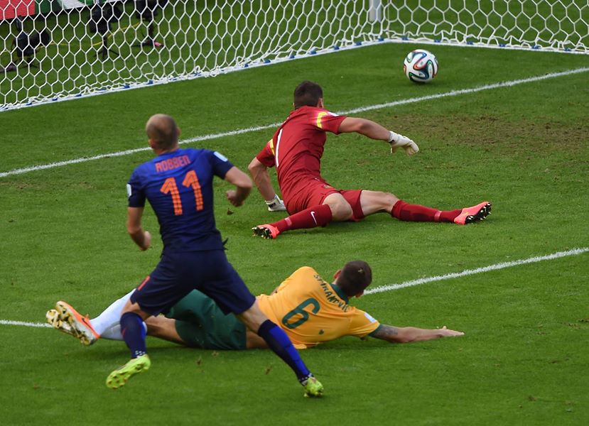 Arjen Robben scores the opener in the 20th minute in Porto Alegre- Australia 2 vs. 3 Netherlands