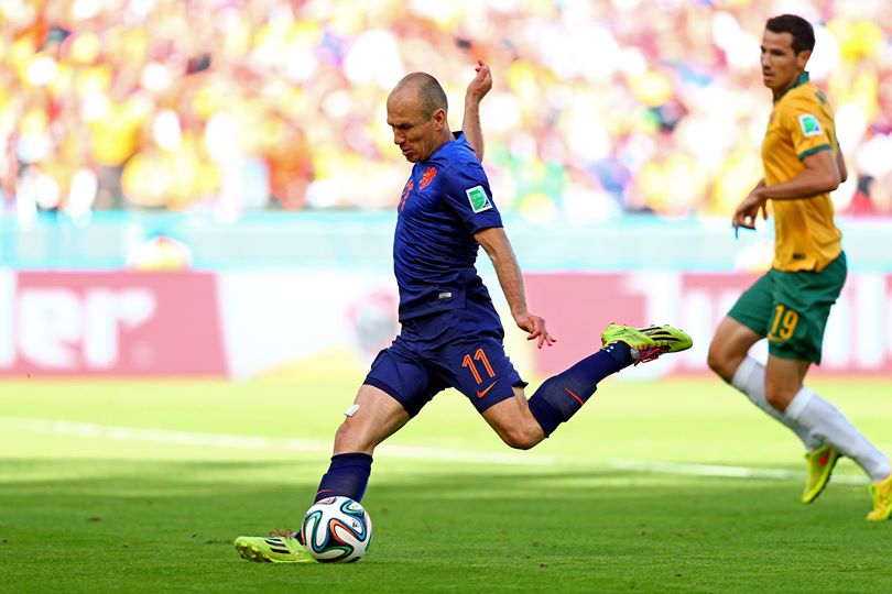 Netherland's Arjen Robben shoots to score the opener in the 20th minute - Australia 1 vs. 1 Netherlands