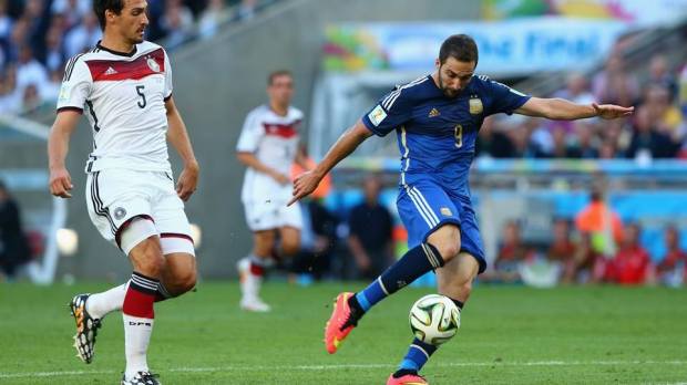 2014 FIFA World Cup - Argentina forward Gonzalo Higuain misses a chance wide.