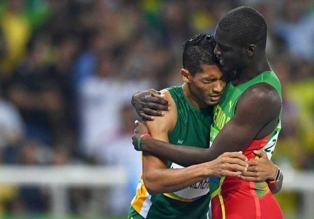 Rio 2016 Olympics Van Niekerk Of South Africa Blew Away Kirani James & LaShawn Merritt With 400m World Record 2200