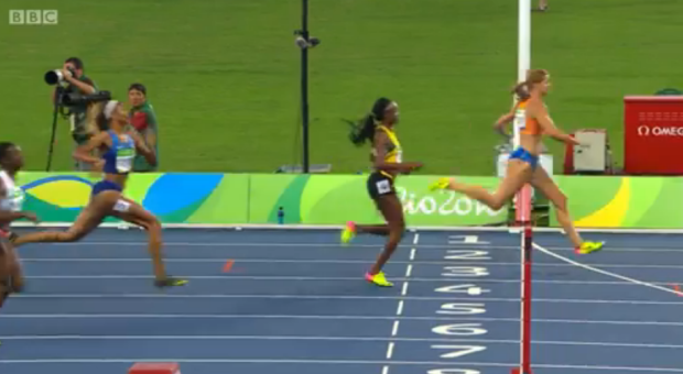 elaine thompson in 200m semi final